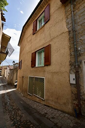 Appartamento con 8 locali in vendita in Via Mastio Gavoi, Gavoi