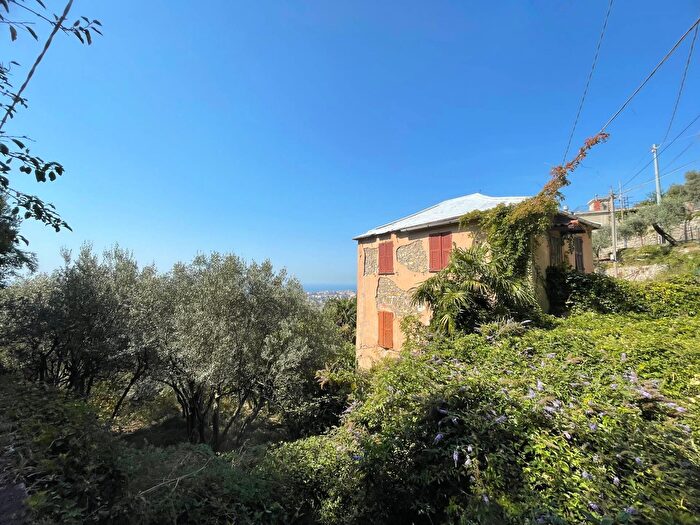 Casa con 7 locali in vendita in Via Fontanile, Genova