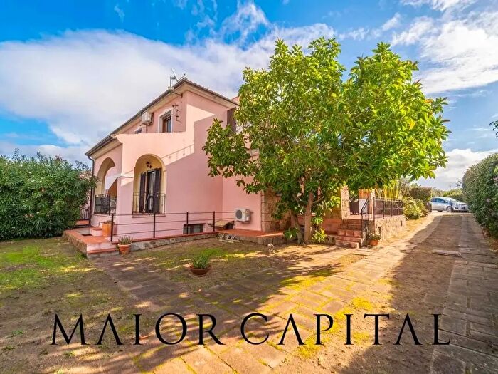 Casa quadrilocale in vendita in San Teodoro