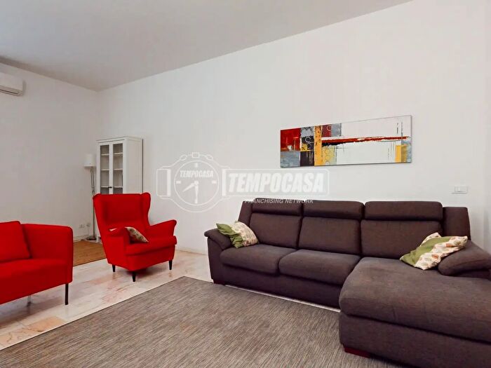 Appartamento trilocale in vendita in Via Giovanni Acerbi, Mantova