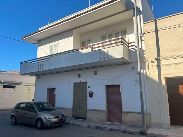 Casa quadrilocale in vendita in Via Santa Barbara, Oria