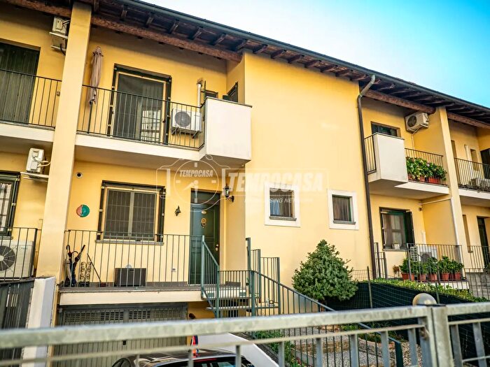 Casa quadrilocale in vendita in Via Nicolò Greco, Pandino