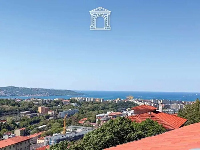 Appartamento trilocale in vendita in Via San Pasquale, Trieste
