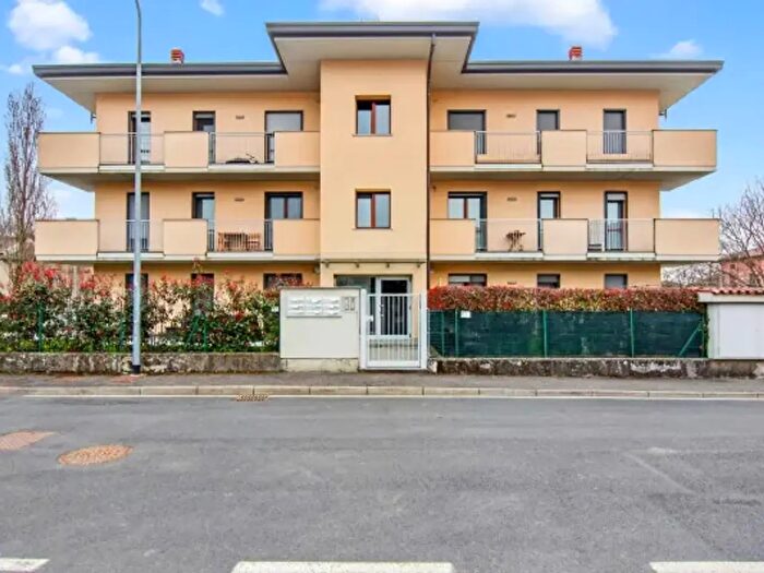 Appartamento trilocale in vendita in Via Stelvio, Cantu