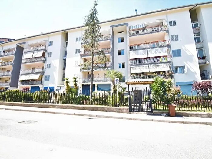 Appartamento quadrilocale in vendita in Via Guindazzi, Pollena Trocchia