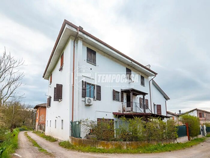 Casa con 8 locali in vendita in Via Colombaro, Scandiano