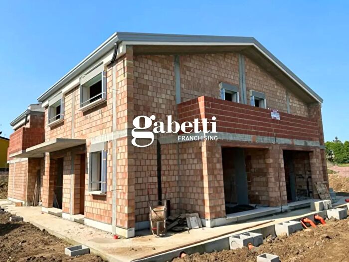 Casa con 5 locali in vendita in Casalserugo