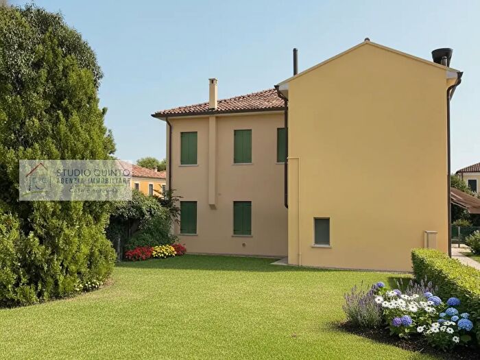 Casa quadrilocale in vendita in Quinto Di Treviso