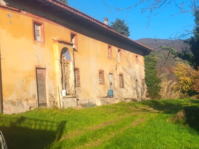 Casa con 12 locali in vendita in Via Campasselva, Pistoia
