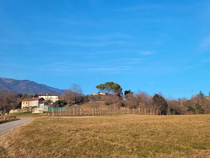 Casa con 7 locali in vendita in Caneva
