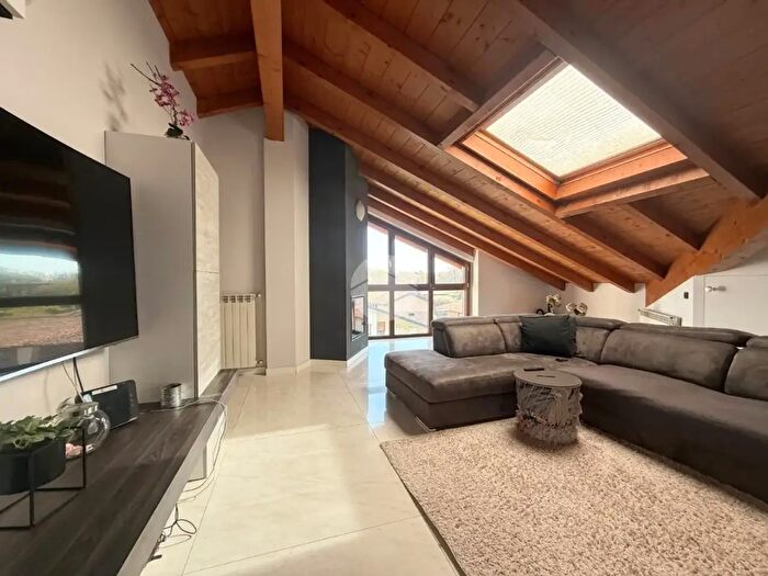 Appartamento quadrilocale in vendita in Via Don Carlo Gnocchi, Triuggio