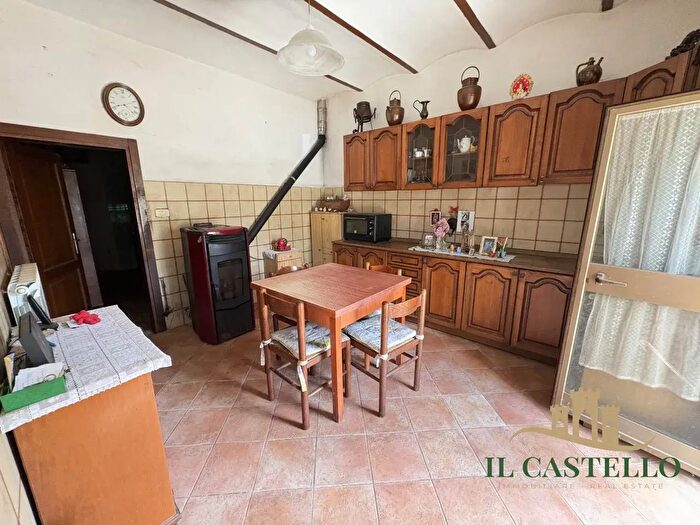 Casa quadrilocale in vendita in Via Nazionale, Castiglione Del Lago