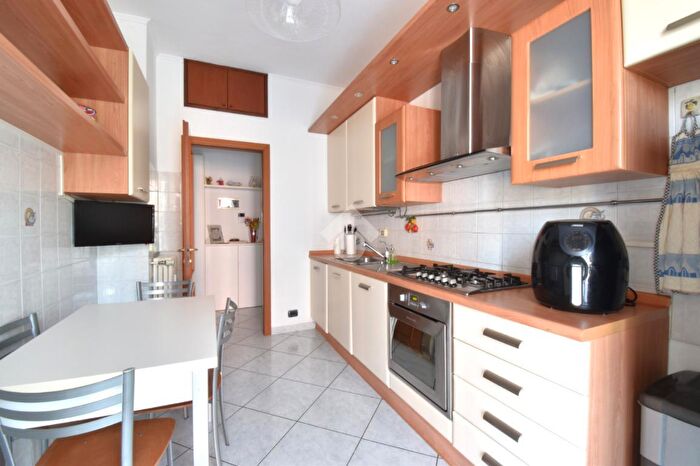 Appartamento trilocale in vendita in Via Battisti, Segrate