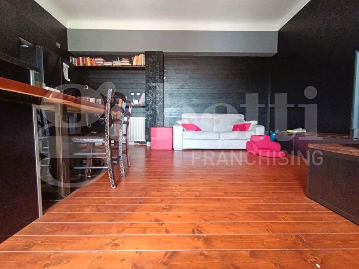 Appartamento quadrilocale in vendita in Viale Certosa, Milano