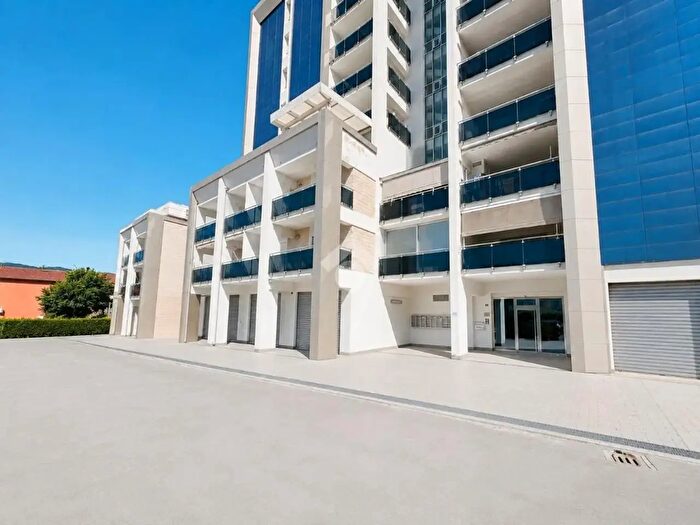 Appartamento trilocale in vendita in Via Pietro Nenni, Cosenza