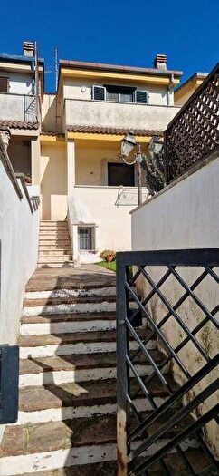 Casa trilocale in affitto in Via delle Dalie, Villaggio Giornalisti Poggio, Anzio