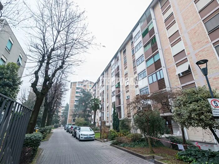 Appartamento trilocale in vendita in Via Paolo Maspero, Milano