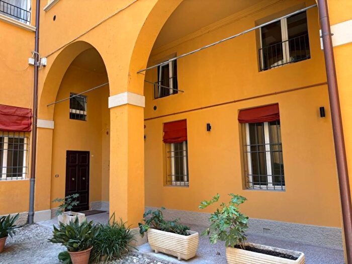 Appartamento con 6 locali in affitto in Via de' Carbonesi, Centro Storico, Bologna
