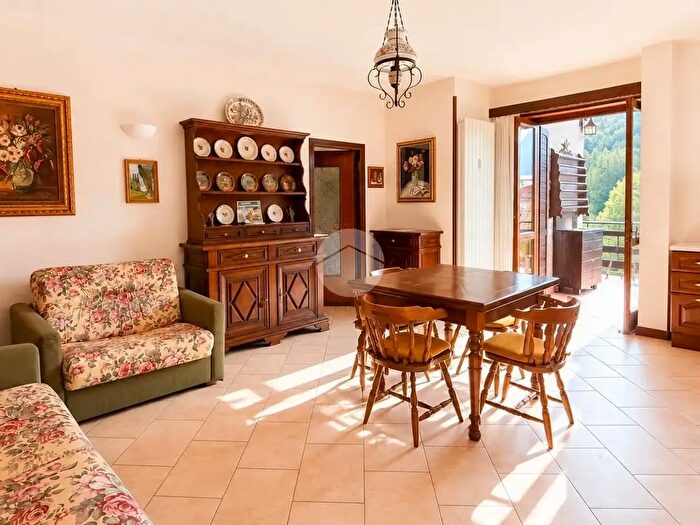Appartamento trilocale in vendita in Croce di Salven, Borno