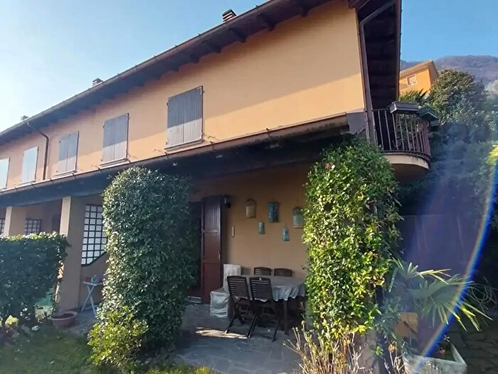 Casa trilocale in vendita in Viale Sant Ambrogio, Oliveto Lario