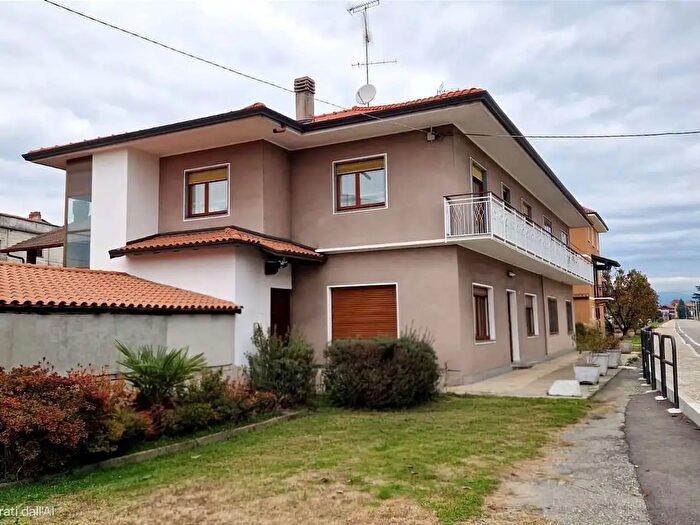 Appartamento trilocale in vendita in Via Borgomanero, Cressa