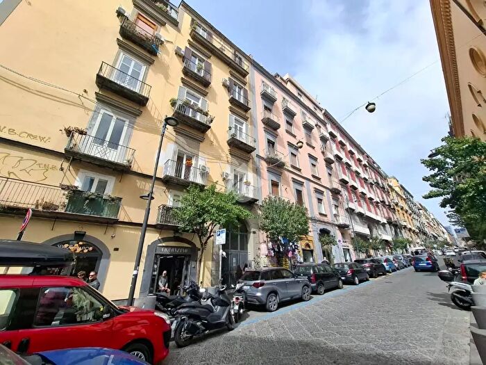 Appartamento quadrilocale in vendita in Via Duomo, Napoli