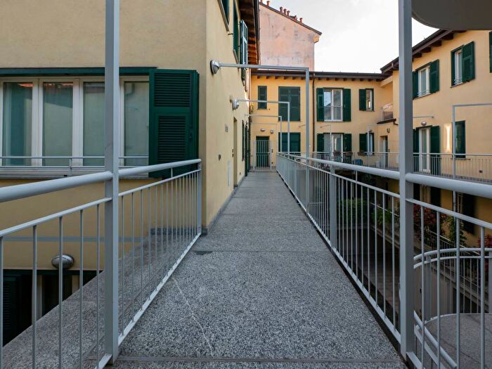 Casa quadrilocale in affitto in Strada della Carità, Porta Romana Medaglie dOro, Milano