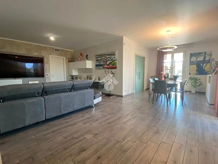 Appartamento quadrilocale in vendita in Via Ugo Foscolo, Albignasego