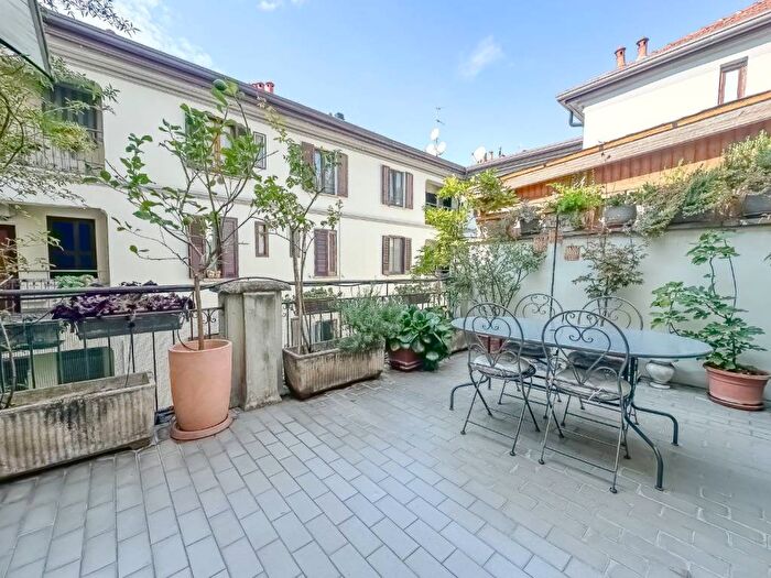 Appartamento trilocale in affitto in Via della Commenda, Quadronno Crocetta, Milano