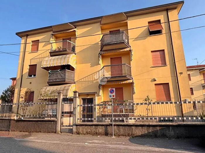 Appartamento trilocale in vendita in Via Catullo, Carate Brianza