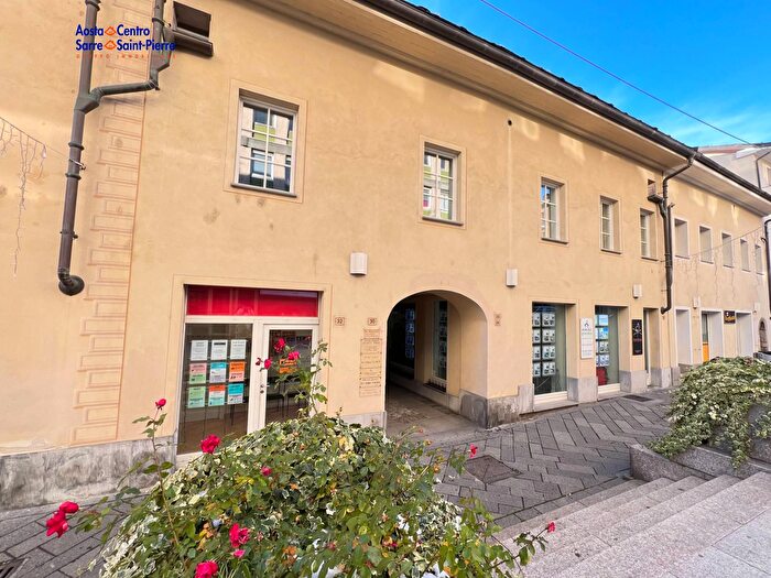 Appartamento trilocale in vendita in Via Challand, Aosta