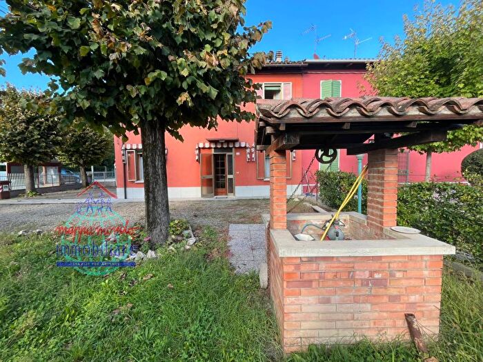 Casa con 6 locali in vendita in VIA DELLA PACE, Padulle, Sala Bolognese