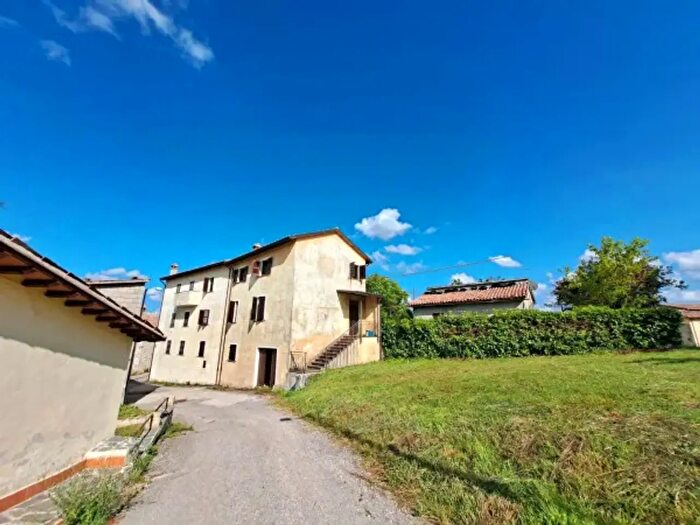 Casa con 5 locali in vendita in Frazione Forcatura, Foligno