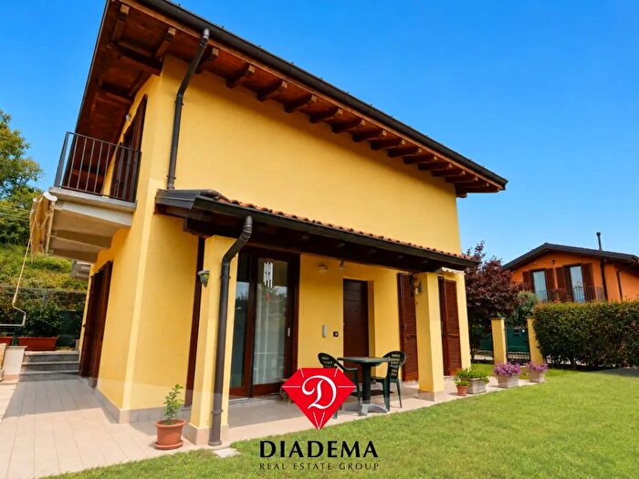 Casa trilocale in vendita in Via Varese, Ternate