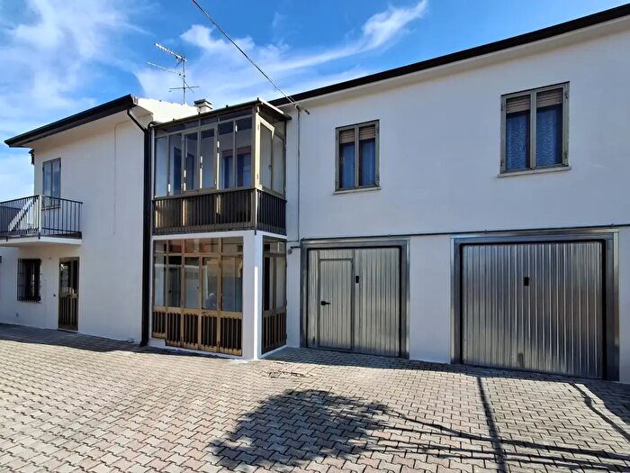 Casa trilocale in vendita in Villa Estense