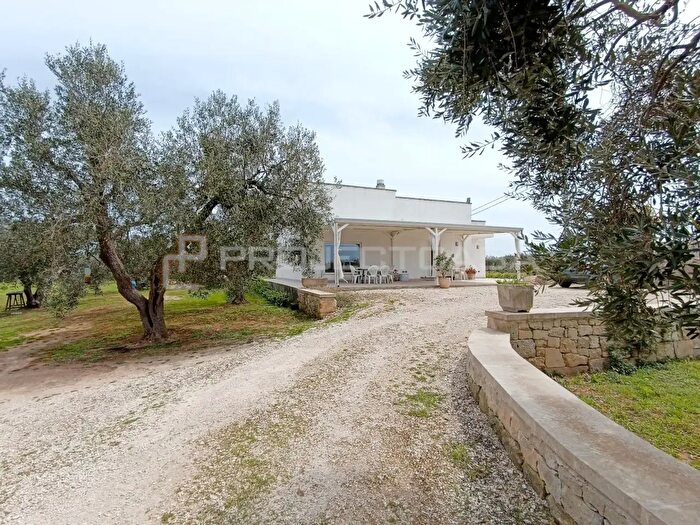 Casa con 6 locali in vendita in Strada Vicinale Melpignano, Castrignano De Greci