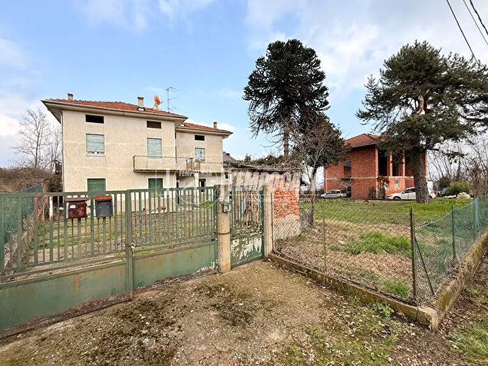 Casa con 9 locali in vendita in Strada della Collina, Mottalciata