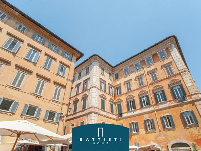 Appartamento trilocale in affitto in Piazza di Pietra, Pantheon, Roma