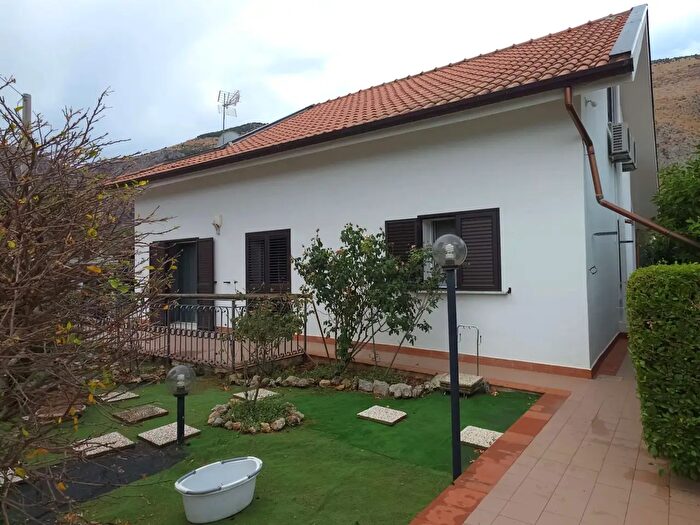 Casa con 6 locali in vendita in Via Pioppi, Carini