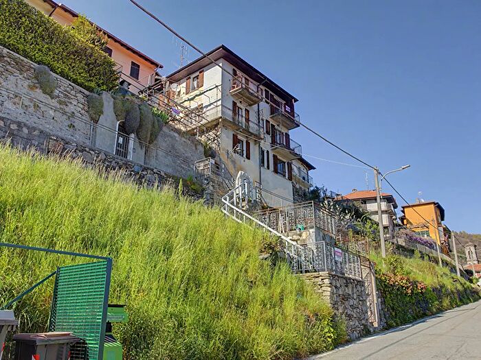 Casa con 13 locali in vendita in Via Fratelli Zaccheo, Maccagno con Pino e Veddasca