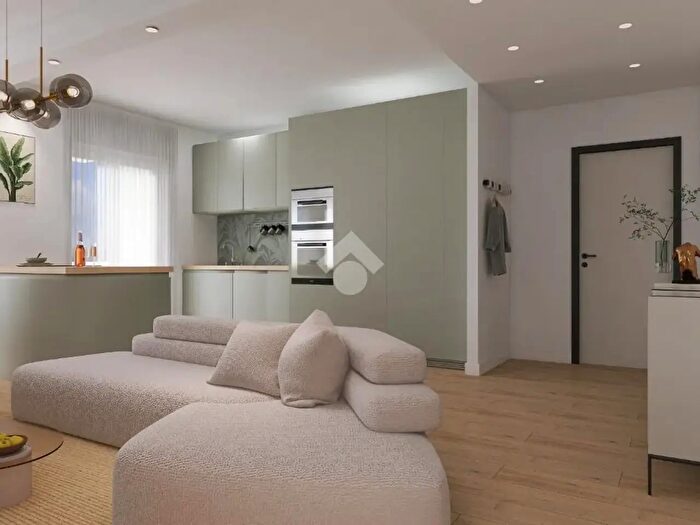 Appartamento quadrilocale in vendita in Via Giovanni Battista Ronchelli, Varese