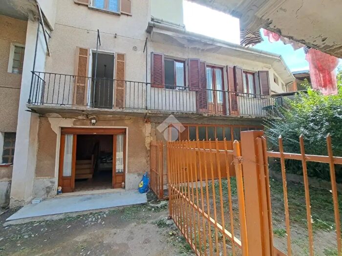Casa con 9 locali in vendita in Via Vercellone Cesare, Cavaglia'