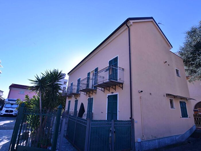 Appartamento bilocale in affitto in Viale della Repubblica, Centro, Pietra Ligure