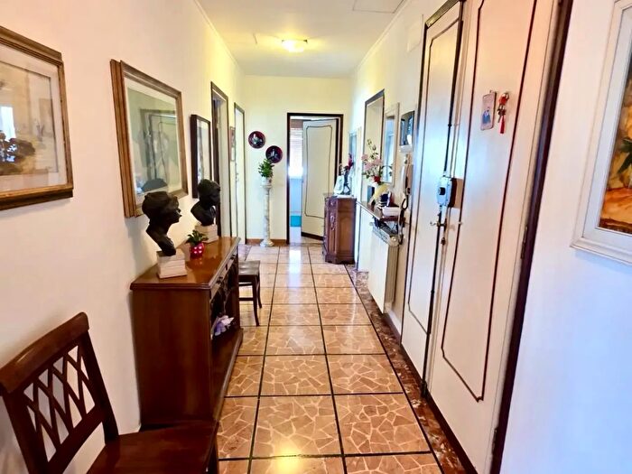Appartamento con 6 locali in vendita in Viareggio