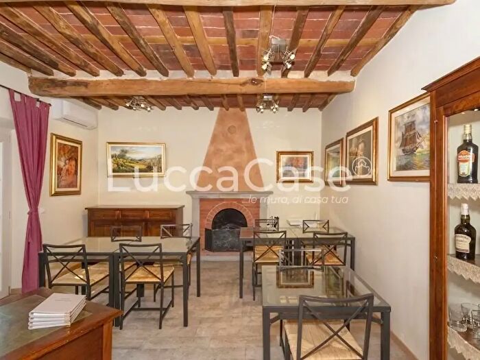 Casa con 10 locali in vendita in Vorno, Capannori