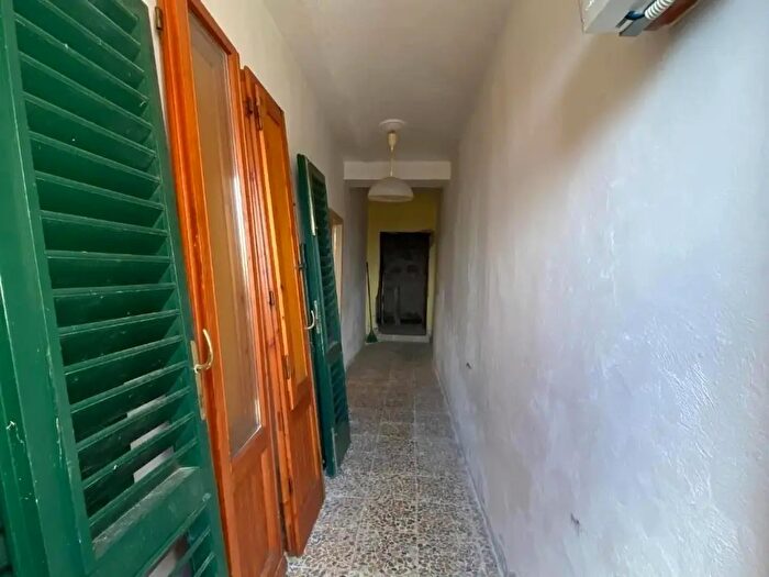 Casa con 6 locali in vendita in Baccheretana, Carmignano