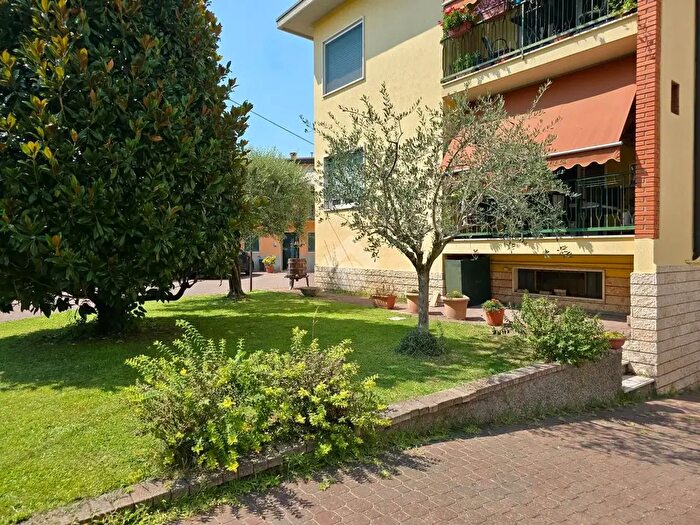 Casa quadrilocale in vendita in Via Colli, Pescantina