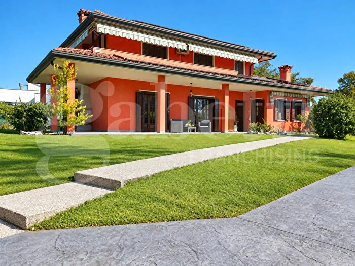 Casa con 13 locali in vendita in Via Rosin, San Quirino
