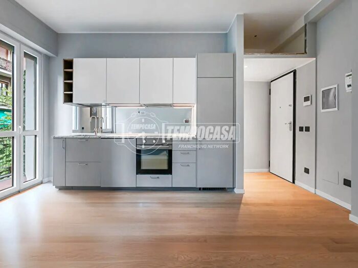 Appartamento trilocale in vendita in Via Valassina V, Milano