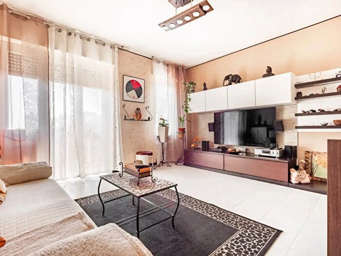 Appartamento trilocale in vendita in Via Carolina Invernizio a, Milano